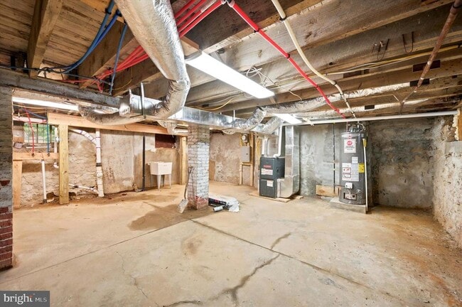 Building Photo - 914 E Stafford St