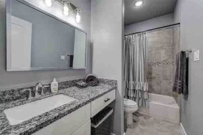 Building Photo - 7925 Brandon St