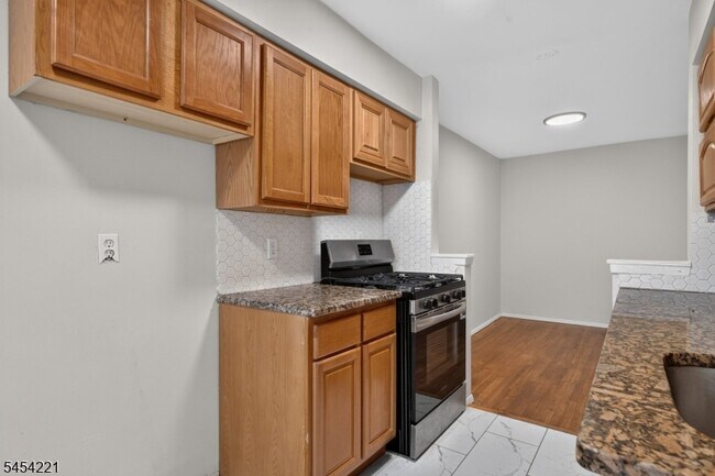 Building Photo - 765 Vose Ave
