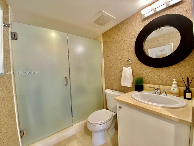 Building Photo - 19900 E Country Club Dr