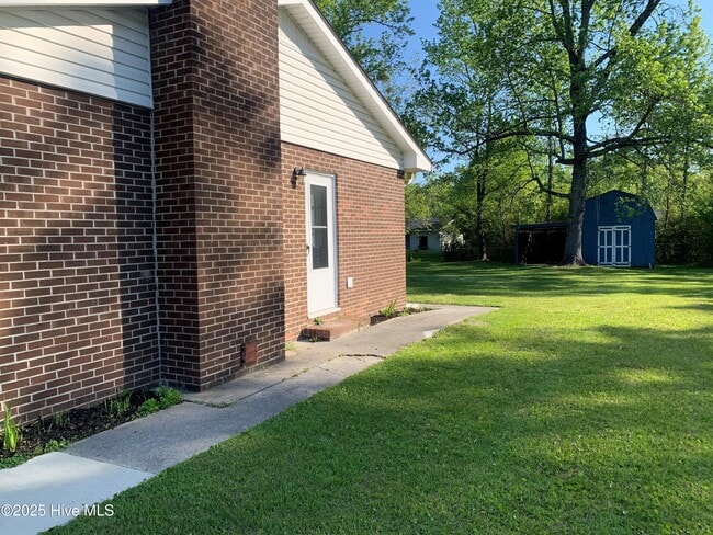 Building Photo - 23 Edith Dr