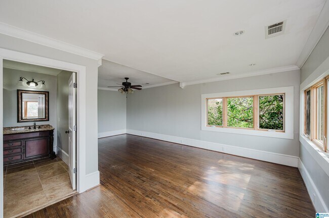 Building Photo - 2810 Rhodes Cir S