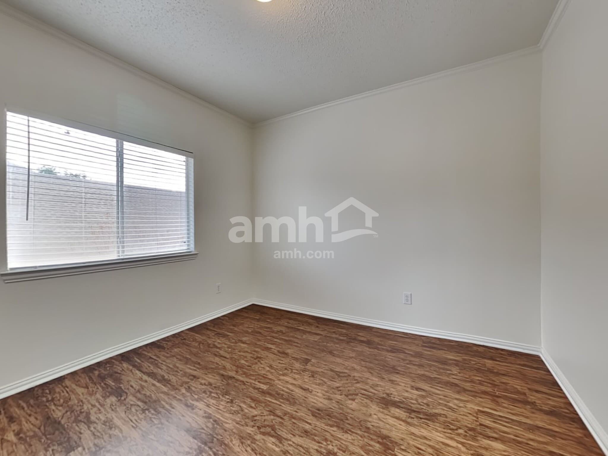 Building Photo - 2510 Valley Creek Dr