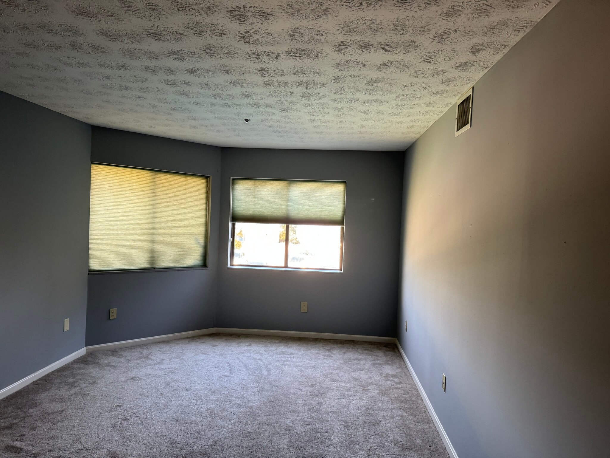 Building Photo - 10 Kellogg Rd