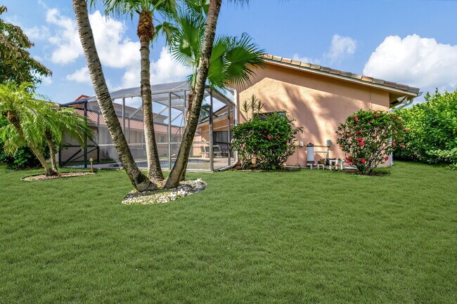 Building Photo - 10204 Camelback Ln