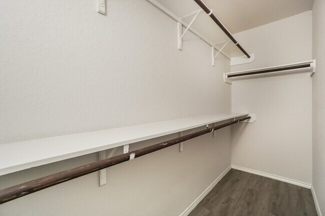 Building Photo - 9315 Evening Shade Ct
