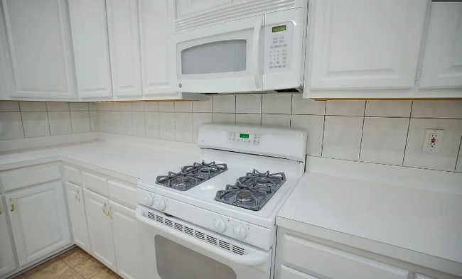 Building Photo - 1747 Wood Carriage Way