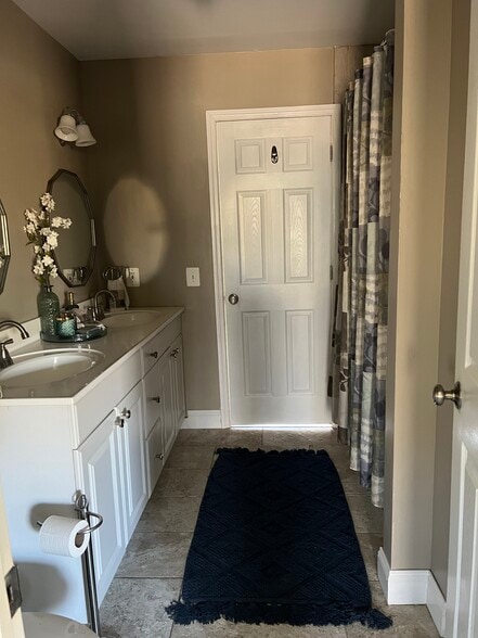 Building Photo - 64 Holly Dr