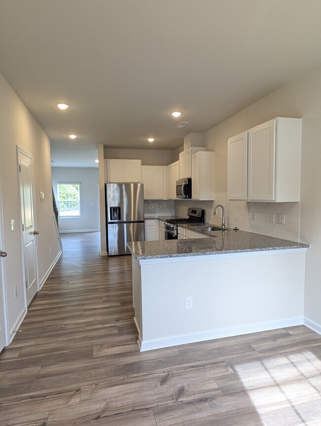 Building Photo - 3156 Fall Hills Dr
