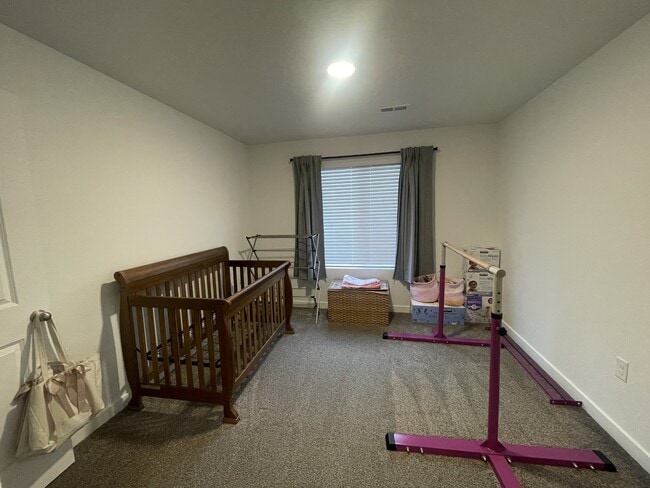 Building Photo - 1235 S Thistle Dr