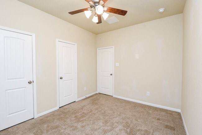 Building Photo - 2826 Whitman Dr