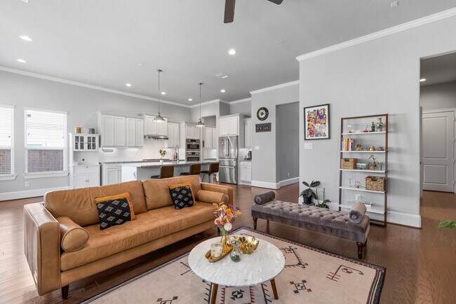 Building Photo - 2311 Pale Star Dr