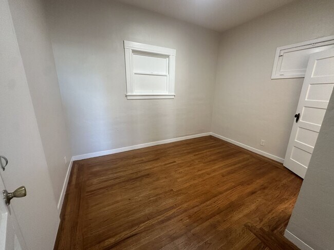 Building Photo - 2318 Santa Clara Ave