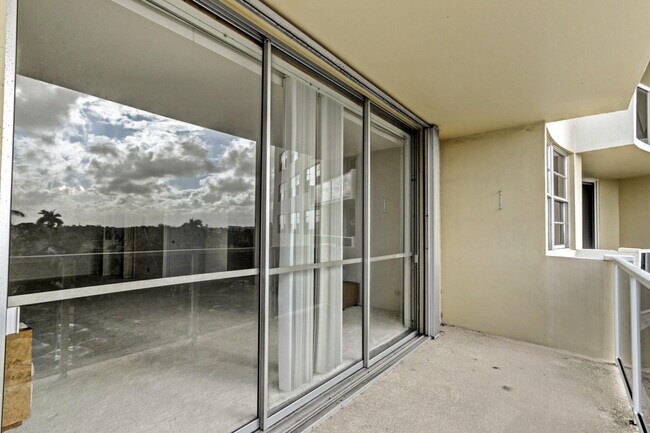Building Photo - 2800 N Flagler Dr