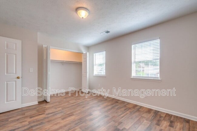Building Photo - 302 Ash Forge Dr