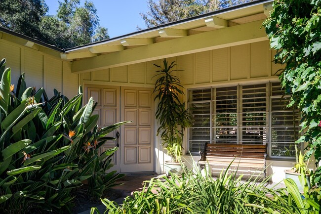 Building Photo - 905 Camino Viejo Rd