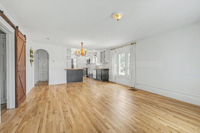 Building Photo - 110 S Quitman St