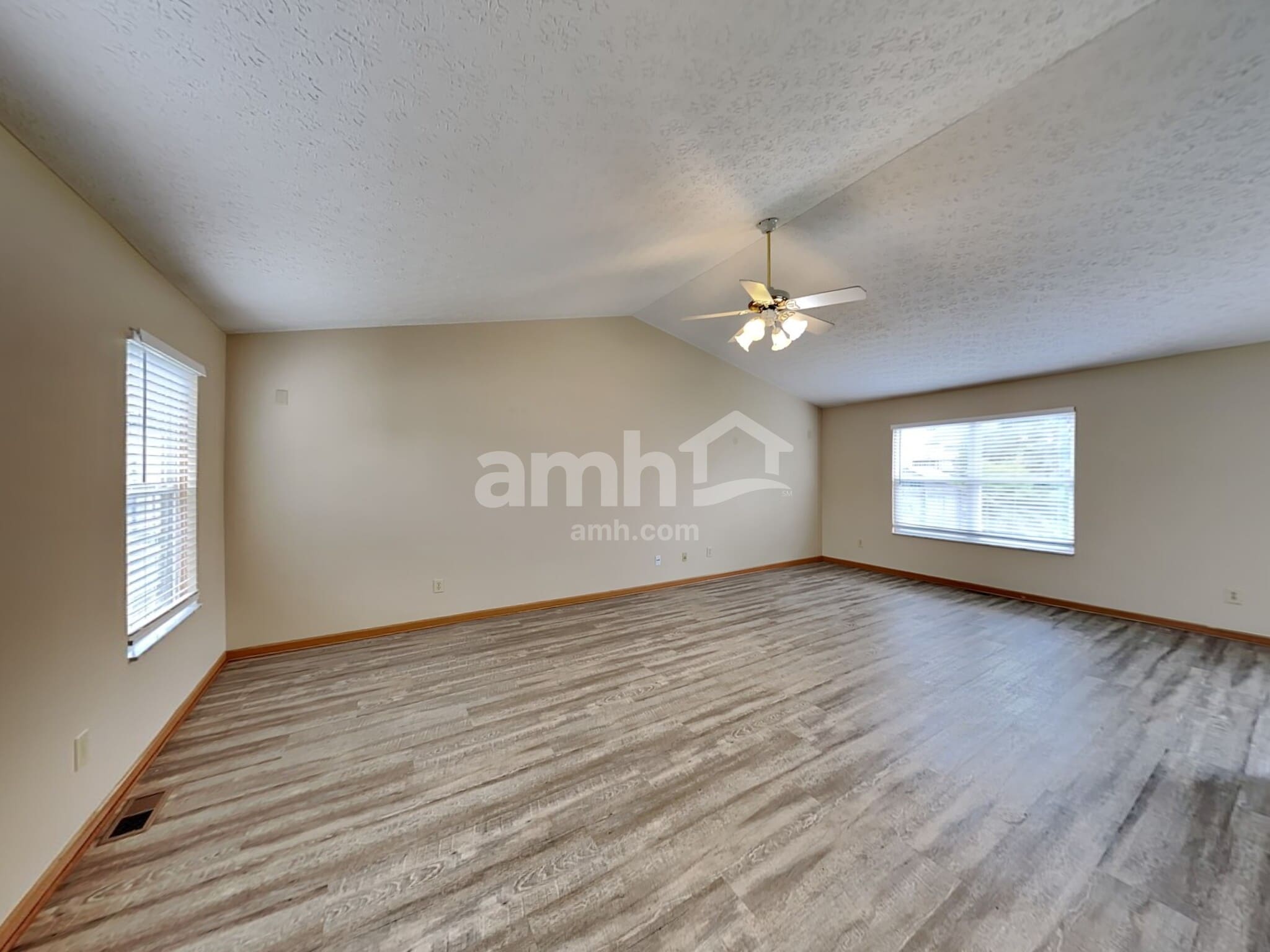 Building Photo - 6870 Laburnum Dr