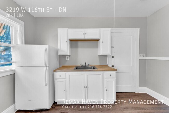 Building Photo - 3219 W 116th St