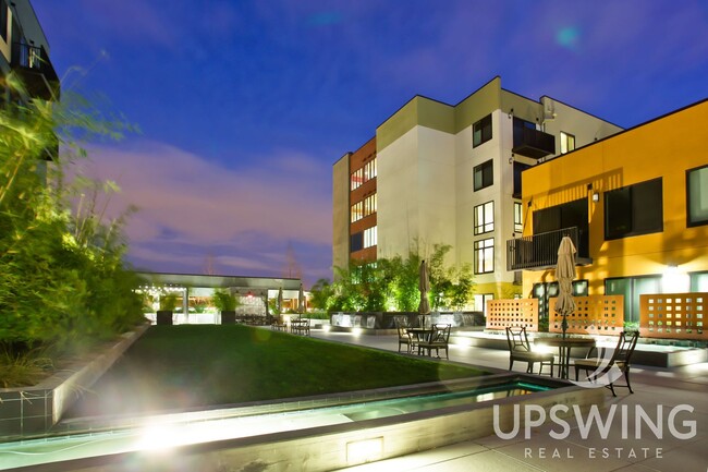 Building Photo - Top Floor 2 Bedroom Flat for Rent at Plant...