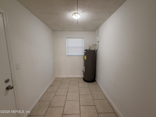 Building Photo - 6631 Bo Peep Dr N