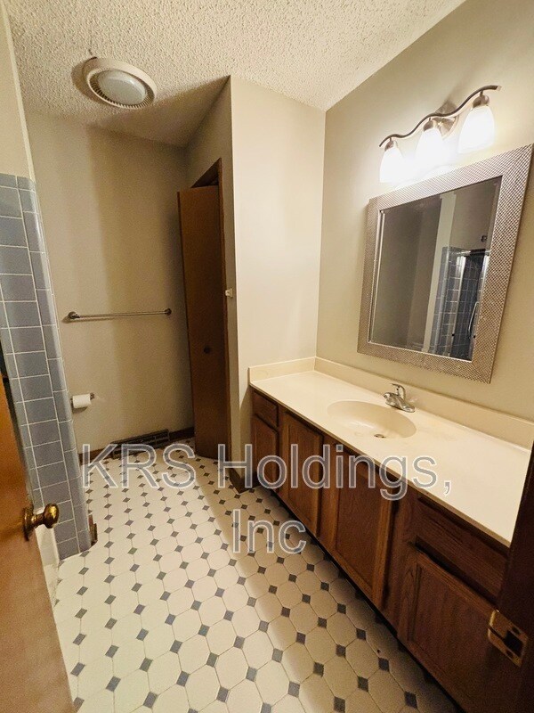 Building Photo - 8416 Summit Acres Dr