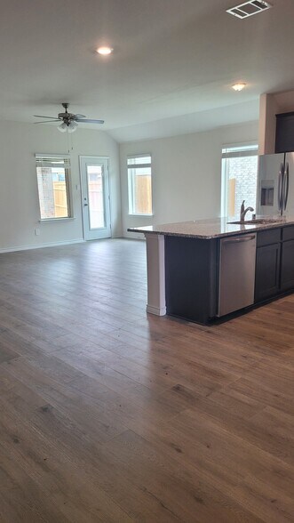 Building Photo - 509 Range Rd