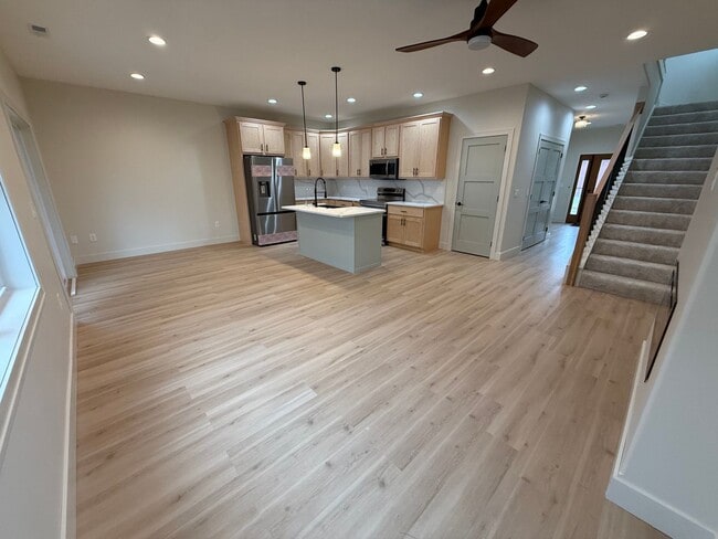 Building Photo - 6711-6715 New Town Ave.