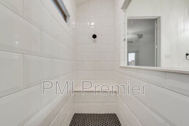 Building Photo - 2901 Little Wonder Ln