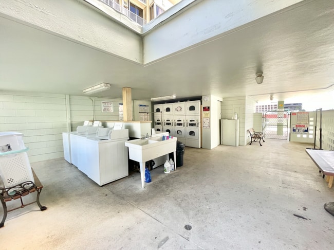 Building Photo - 1610 Kanunu St