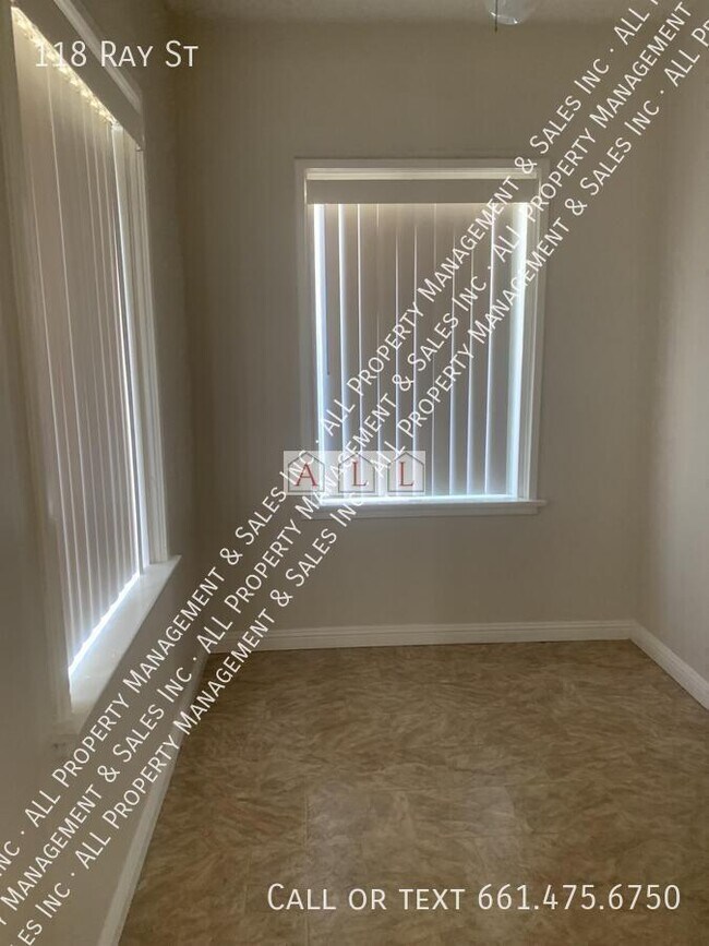 Building Photo - 118 Ray St