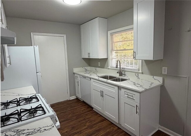 Building Photo - 3036 Will Rogers Pl SE