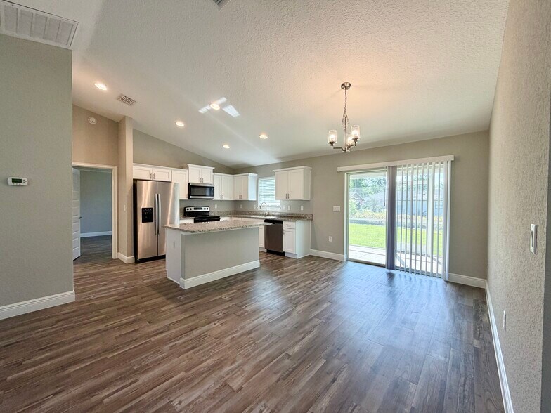 Building Photo - 5 Spring Lake Ln