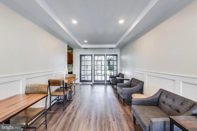 Building Photo - 4139 S Four Mile Run Dr