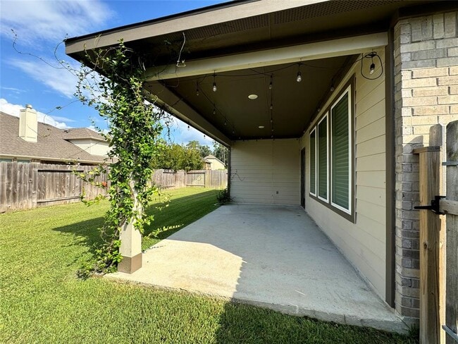 Building Photo - 14273 Lake Lodge Dr