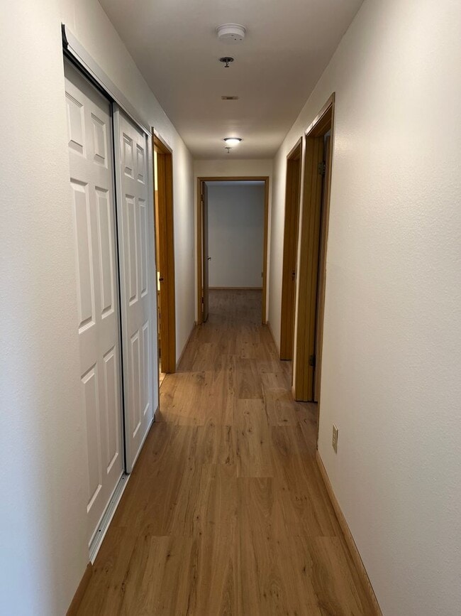 Building Photo - Beautifully Maintained condo Renton!