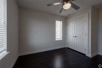 Building Photo - 2401 E Oltorf St