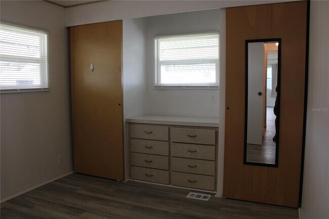 Building Photo - 204 50th Ave Dr W