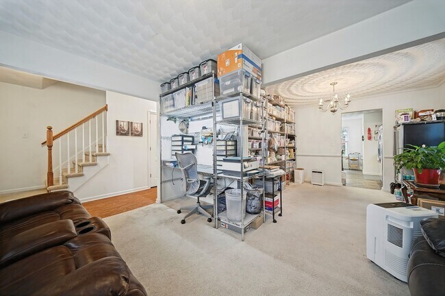 Building Photo - 722 Dune St
