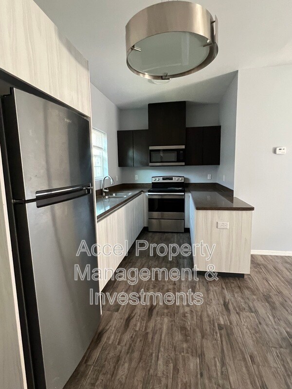 Building Photo - 1805 Cari Nicole Ave