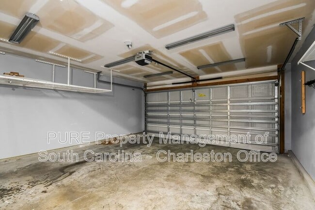 Building Photo - 5150 Trump St