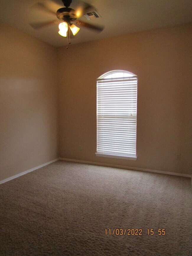 Building Photo - PETS NEGOTIABLE  !!!