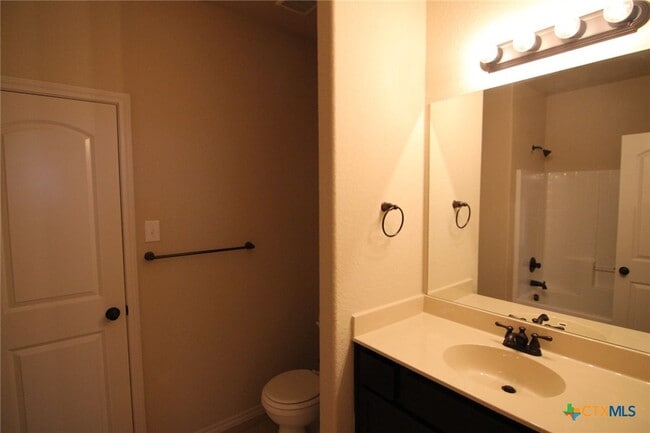 Building Photo - 534 Creekside Cir