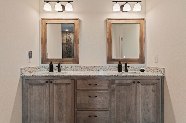 Building Photo - 5568 Micanopy Dr