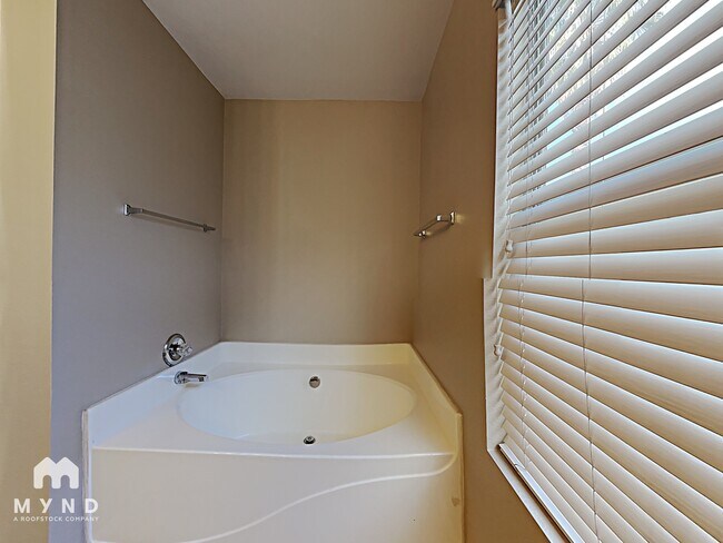 Building Photo - 8128 W Mission Ln