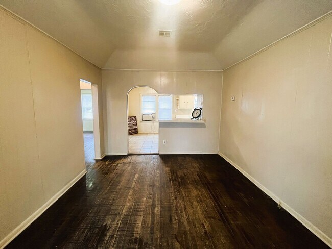 Building Photo - 1033 SW 63rd St