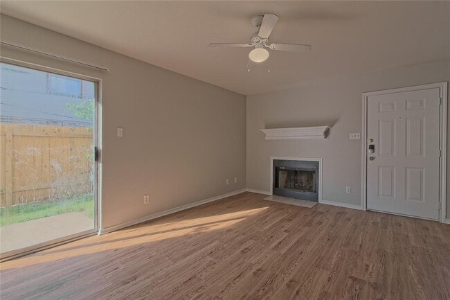 Building Photo - 2211 Creekside Ln