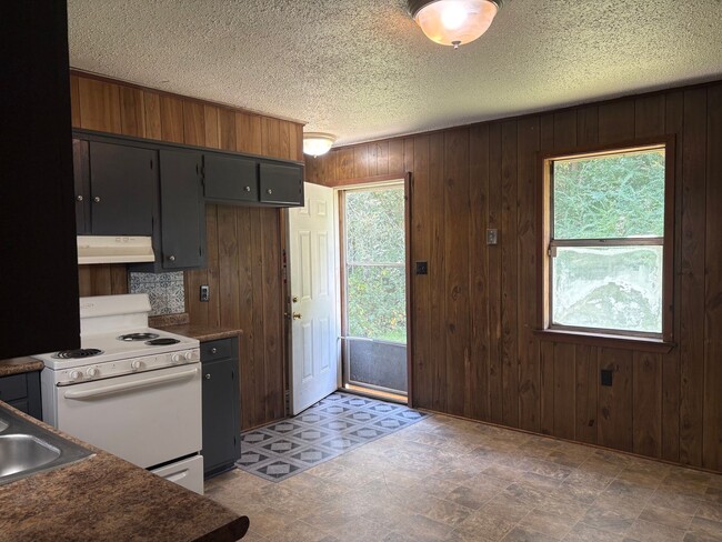 Building Photo - Spacious 3 bedroom/1.5 bath house in Mansfield, LA!