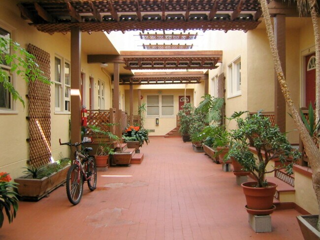 Primary Photo - Newly upgraded Central Berkeley one-bedroo...