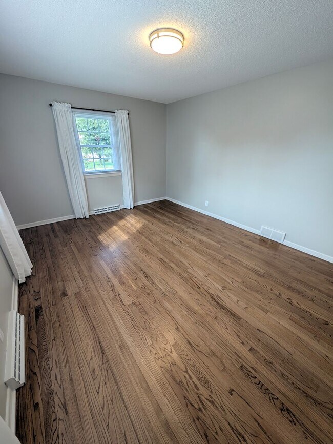 Building Photo - 1216 Robin Dr
